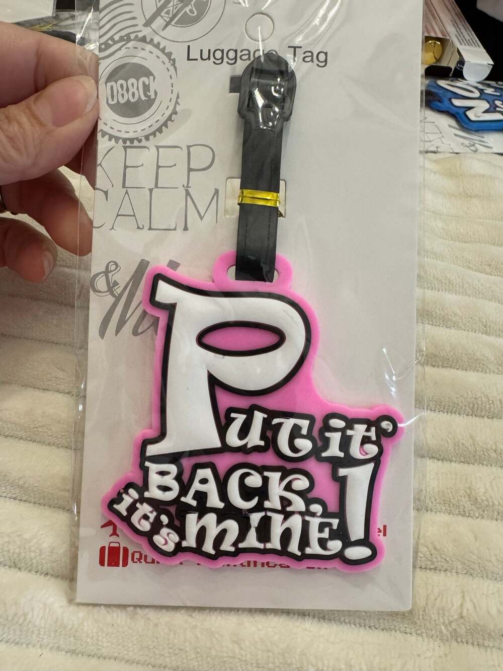 Pink luggage tag with the words 'Put it BACK! it's mine!